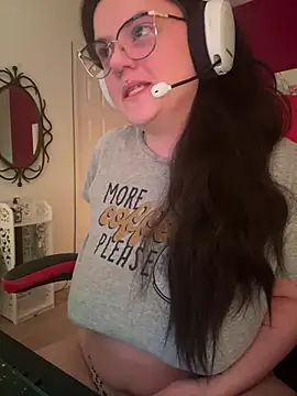 Snapshot of Sweetleeahxx chatting on December 20, 2024, 1:03 am Sweetleeahxx online show from December 20, 2024, 1:03 am
