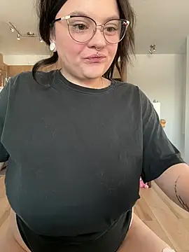 Snapshot of Sweetleeahxx chatting on February 12, 2025, 1:06 pm Sweetleeahxx online show from February 12, 2025, 1:06 pm