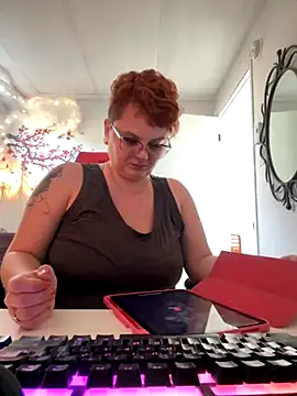 Snapshot of Sweetleeahxx chatting on September 24, 2025, 12:44 pm Sweetleeahxx online show from September 24, 2025, 12:44 pm