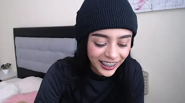 Snapshot of okunee chatting on February 22, 2025, 3:45 am okunee online show from February 22, 2025, 3:45 am