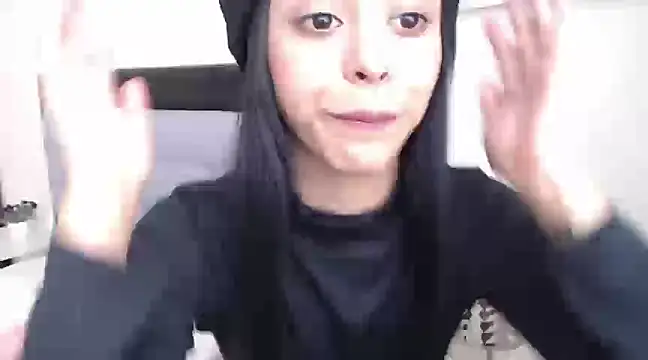 Snapshot of okunee chatting on February 12, 2025, 3:40 am okunee online show from February 12, 2025, 3:40 am