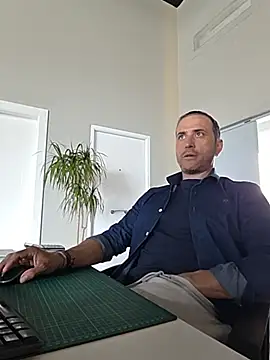 Snapshot of Lucas___81 chatting on May 9, 2026, 9:56 am Lucas 81 online show from May 9, 2026, 9:56 am