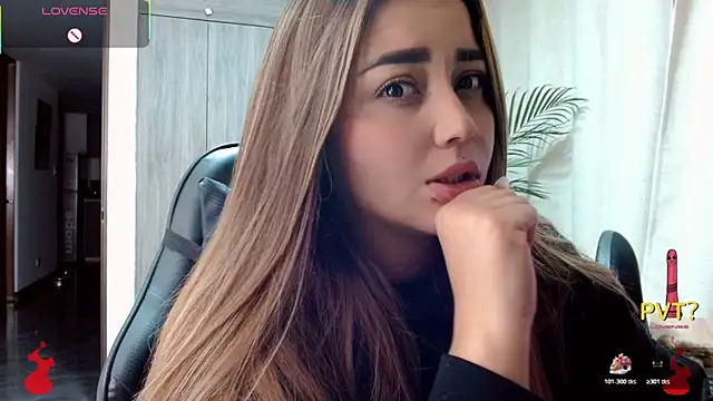 Snapshot of Lucia_star__ chatting on February 7, 2026, 12:40 am Lucia star online show from February 7, 2026, 12:40 am