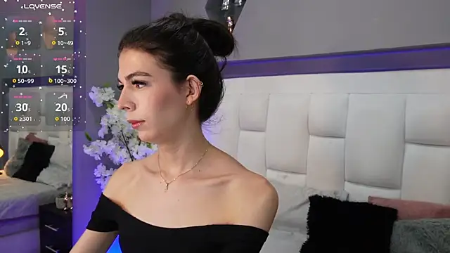 CuteAri online show from October 12, 2025, 8:10 pm