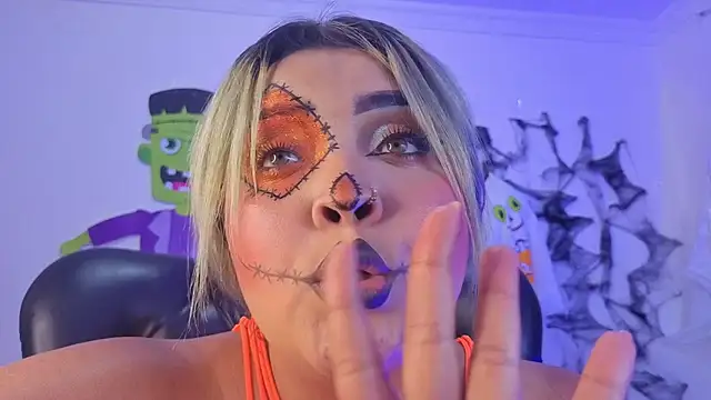 Snapshot of Agatha_humidity chatting on October 18, 2025, 5:09 am Agatha humidity online show from October 18, 2025, 5:09 am