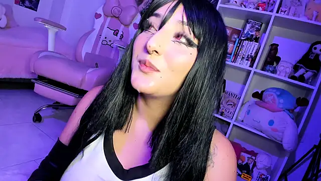 julyana  online show from January 31, 2025, 6:47 pm