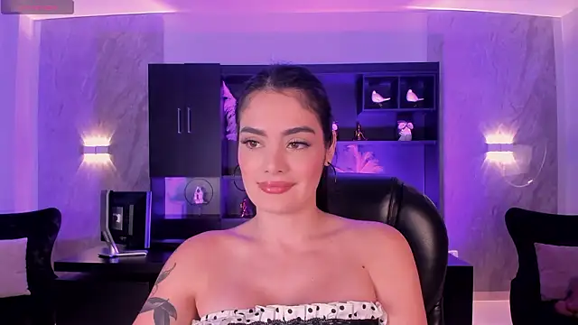 Snapshot of GiaFerrara chatting on February 18, 2026, 7:21 pm GiaFerrara online show from February 18, 2026, 7:21 pm