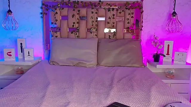 GigiVolkova online show from March 6, 2025, 7:43 pm