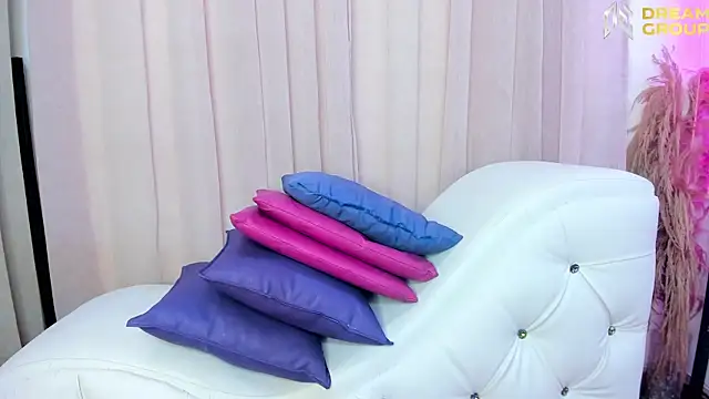 Yourslust  online show from April 14, 2026, 2:00 pm