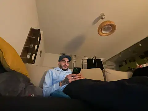 Rebeu313 online show from January 10, 2025, 10:57 pm