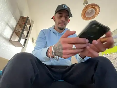 Rebeu313 online show from March 12, 2025, 1:40 pm