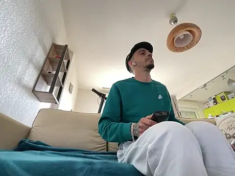 Rebeu313 online show from March 10, 2025, 10:28 am