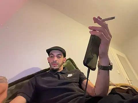 Snapshot of Rebeu313 chatting on April 15, 2026, 11:27 pm Rebeu313 online show from April 15, 2026, 11:27 pm