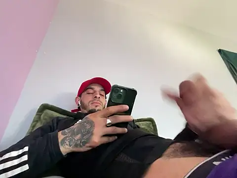 Snapshot of Rebeu313 chatting on March 8, 2026, 1:25 pm Rebeu313 online show from March 8, 2026, 1:25 pm