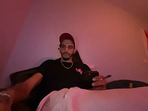 Snapshot of Rebeu313 chatting on April 12, 2026, 2:15 am Rebeu313 online show from April 12, 2026, 2:15 am