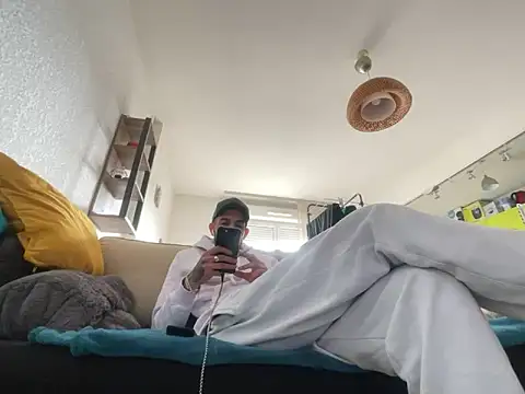 Rebeu313 online show from January 16, 2025, 1:58 pm