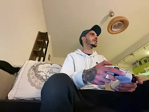 Rebeu313 online show from February 14, 2025, 8:26 pm