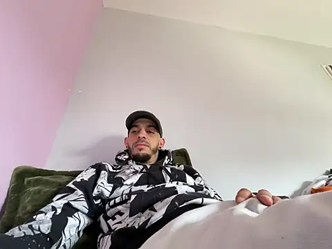 Snapshot of Rebeu313 chatting on March 11, 2026, 10:31 am Rebeu313 online show from March 11, 2026, 10:31 am