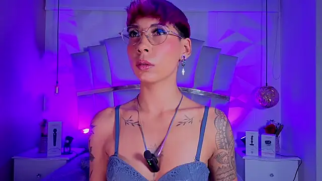 MiaMorgan  online show from September 15, 2025, 4:02 am