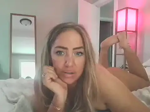 Snapshot of sunshinekisses chatting on March 19, 2025, 5:17 pm sunshinekisses online show from March 19, 2025, 5:17 pm