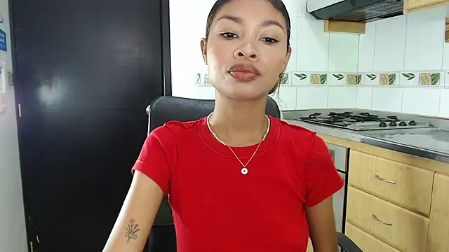 Perla prg online show from October 30, 2025, 4:04 pm