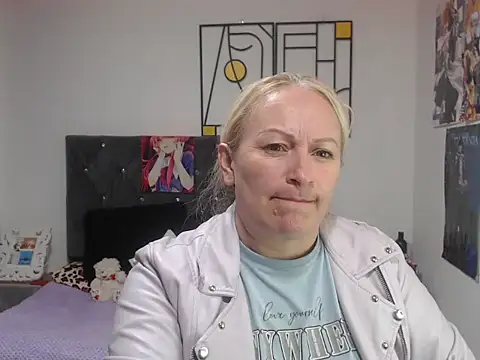 Snapshot of emperabigbootybigass chatting on June 19, 2026, 12:22 pm emperabigbootybigass online show from June 19, 2026, 12:22 pm