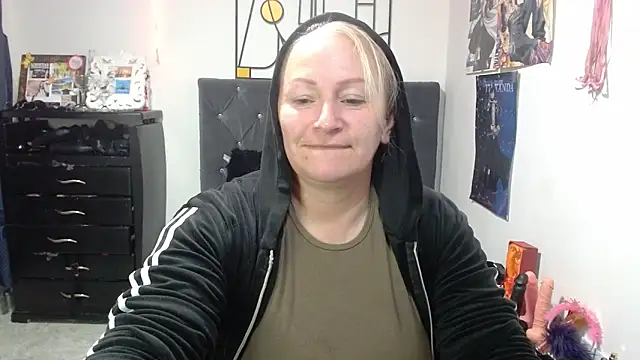 emperabigbootybigass online show from May 5, 2026, 12:19 pm