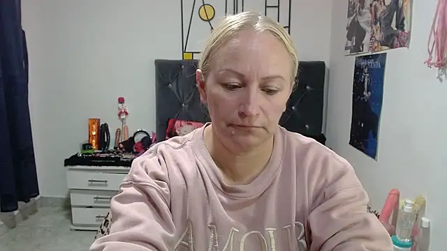 emperabigbootybigass online show from May 15, 2026, 12:36 pm