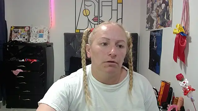 emperabigbootybigass online show from May 11, 2026, 4:04 pm