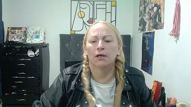 emperabigbootybigass online show from May 7, 2026, 12:30 pm