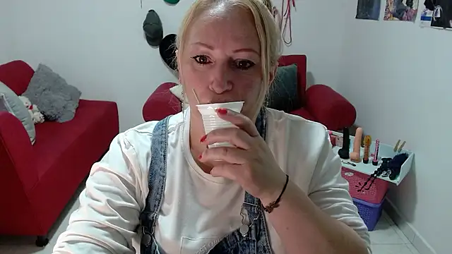 Snapshot of emperabigbootybigass chatting on January 15, 2026, 6:11 pm emperabigbootybigass online show from January 15, 2026, 6:11 pm