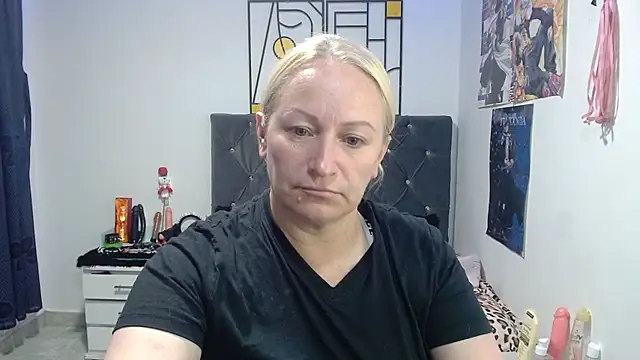 emperabigbootybigass online show from May 19, 2026, 12:34 pm