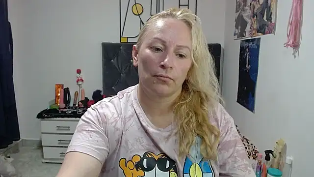 emperabigbootybigass online show from May 21, 2026, 6:05 pm