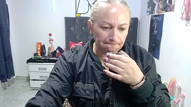 emperabigbootybigass online show from May 14, 2026, 12:13 pm