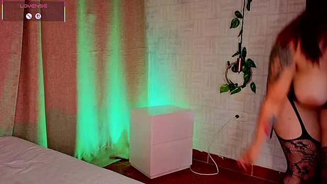 Snapshot of mia_bonneett chatting on February 3, 2026, 6:22 am mia bonneett online show from February 3, 2026, 6:22 am