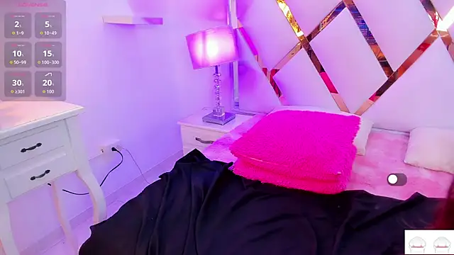 samy  milf online show from December 13, 2025, 8:04 pm