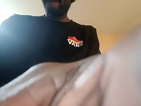 Snapshot of DevinToore chatting on October 19, 2025, 5:32 am DevinToore online show from October 19, 2025, 5:32 am