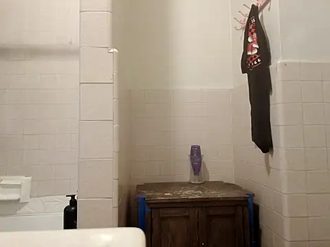 Snapshot of DevinToore chatting on October 19, 2025, 5:37 pm DevinToore online show from October 19, 2025, 5:37 pm