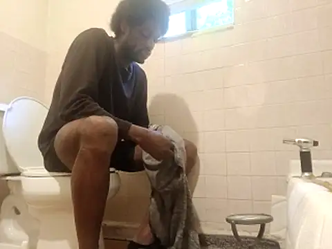 Snapshot of DevinToore chatting on November 2, 2025, 8:25 pm DevinToore online show from November 2, 2025, 8:25 pm