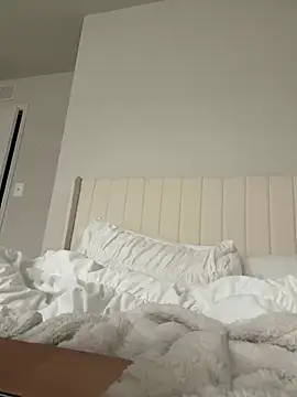 Snapshot of emilycoco chatting on February 22, 2026, 8:43 pm emilycoco online show from February 22, 2026, 8:43 pm