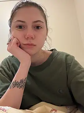 Snapshot of emilycoco chatting on February 20, 2026, 4:42 am emilycoco online show from February 20, 2026, 4:42 am