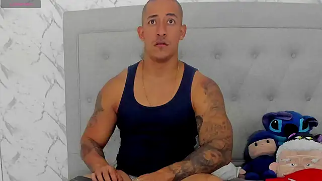 luigiferrara online show from April 11, 2026, 7:39 pm