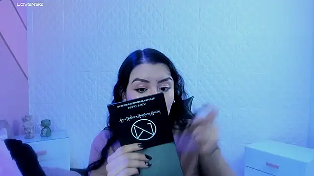 Violetaa diazz online show from February 14, 2026, 9:26 pm