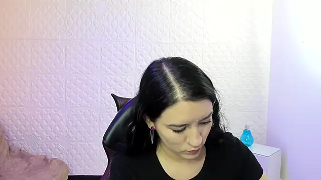 Violetaa diazz online show from October 21, 2025, 9:14 pm