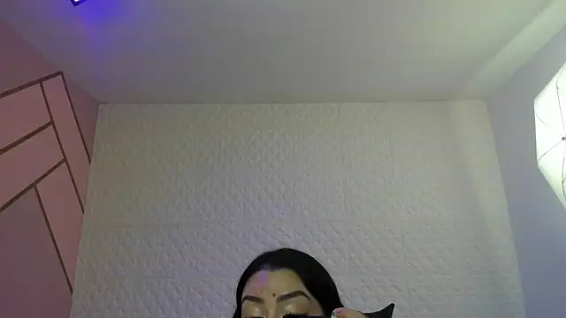 Violetaa diazz online show from October 28, 2025, 9:14 pm