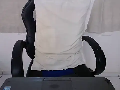 Snapshot of Apollo_21 chatting on December 4, 2025, 11:04 pm Apollo 21 online show from December 4, 2025, 11:04 pm