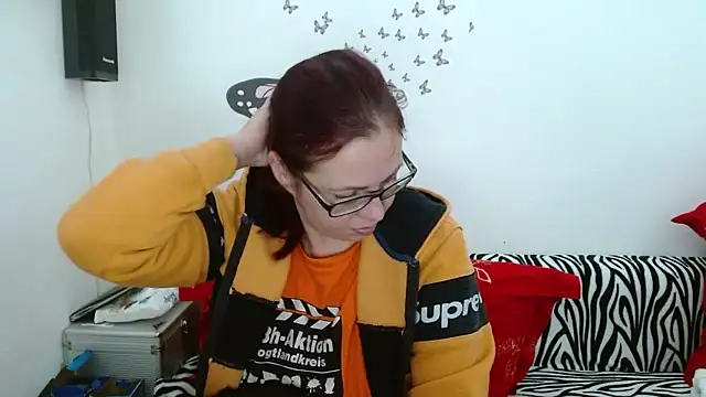 LadyHellene online show from January 7, 2026, 7:35 am