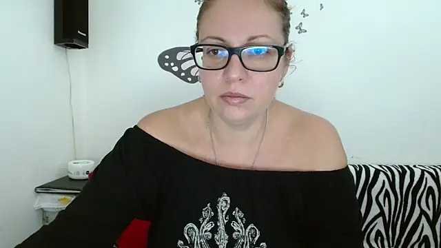 LadyHellene online show from November 28, 2025, 8:14 am