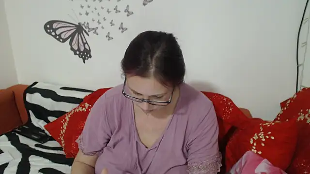 Snapshot of LadyHellene chatting on February 19, 2025, 4:11 pm LadyHellene online show from February 19, 2025, 4:11 pm