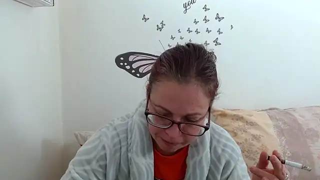 Snapshot of LadyHellene chatting on March 5, 2026, 6:43 am LadyHellene online show from March 5, 2026, 6:43 am